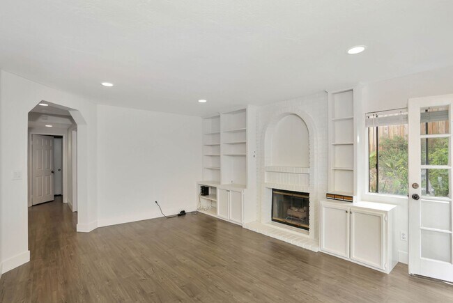 Building Photo - 4 Bed | 3 Bath | 1,979 Sq. Ft. | Stunning ...
