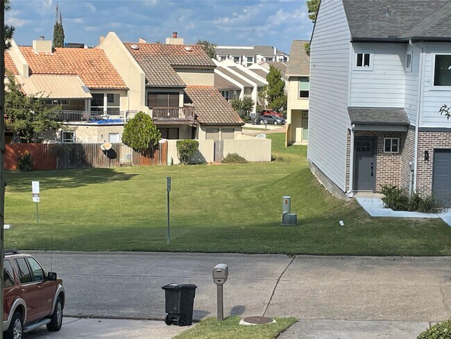 Building Photo - 12315 Glenview Dr