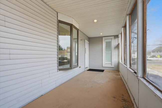 Building Photo - 156 N Broadway