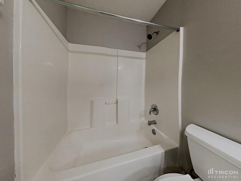 Building Photo - 607 Coral Way