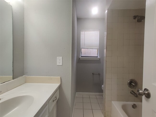 Building Photo - 9462 Fuqua St