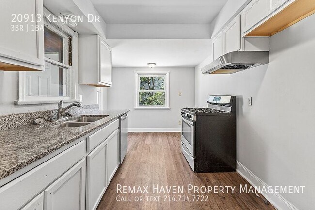 Building Photo - 20913 Kenyon Dr, Maple Hts - Spacious, Jus...