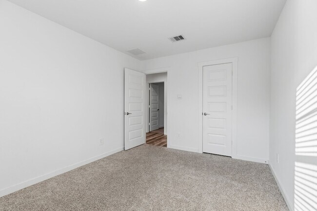 Building Photo - 31514 Avebury Lake Ln