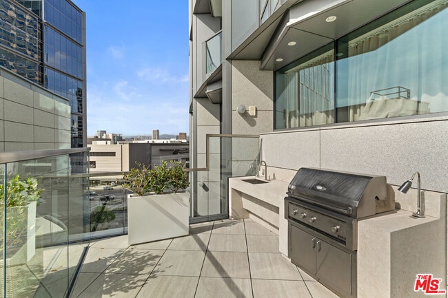Building Photo - 211 Elm Ct