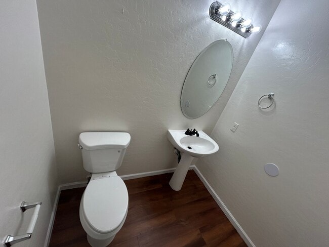 Building Photo - Move In Today! FREE October Rent! Stunning...