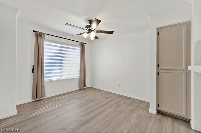 Building Photo - 350 S Durango Dr