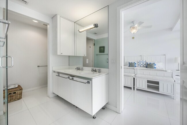 Building Photo - 3737 Collins Ave