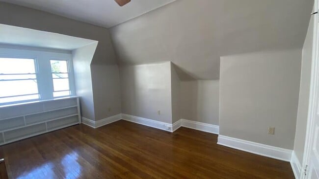 Building Photo - 578 Orchard Ave