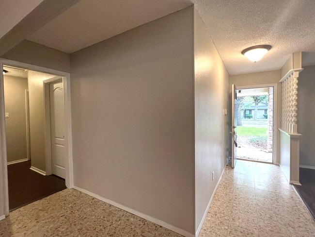 Building Photo - Charming single-story home with 4 bedrooms and 2 bathrooms for rent in neighborhood of Anderson M...