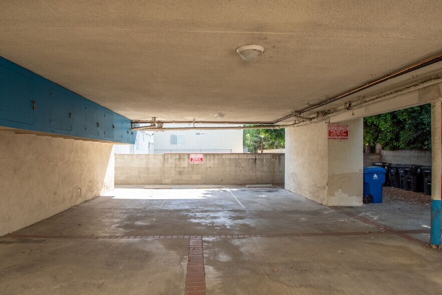 Building Photo - 11100 Camarillo St