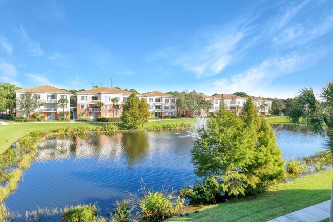 Building Photo - 2111 Myrtlewood Cir E