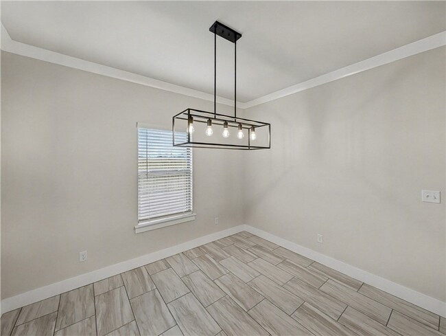 Building Photo - 6807 SW Basswood Ave