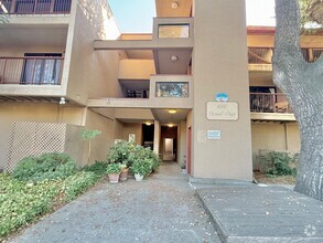 Building Photo - One Bedroom One Bath Condo Available in Wa...