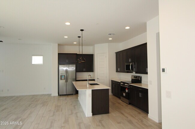 Building Photo - 3831 E Rainbow Dr