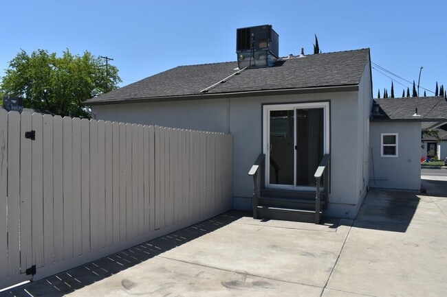 Building Photo - 1720 Bessie Ave