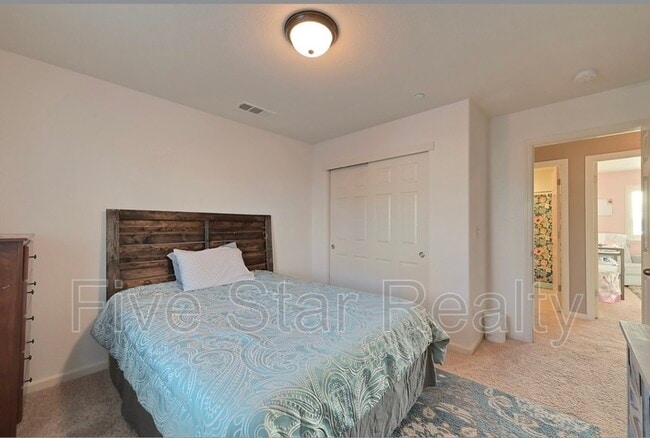 Building Photo - 5609 Peach Tree Dr