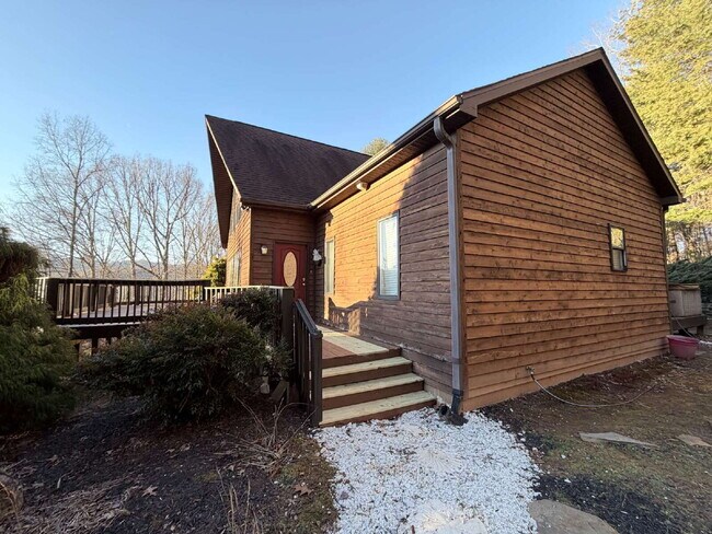 Building Photo - Expansive Mostly-Furnished Residence featuring 3 Bedrooms, a Completed Basement, and a Loft Space