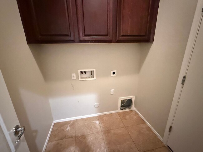 Building Photo - This is a great home located in Seville