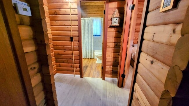 Building Photo - Delightful Log Home in the Trees - 2 Bed 1 Bath