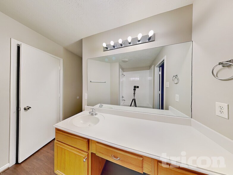 Building Photo - 12230 Scarlet River Dr