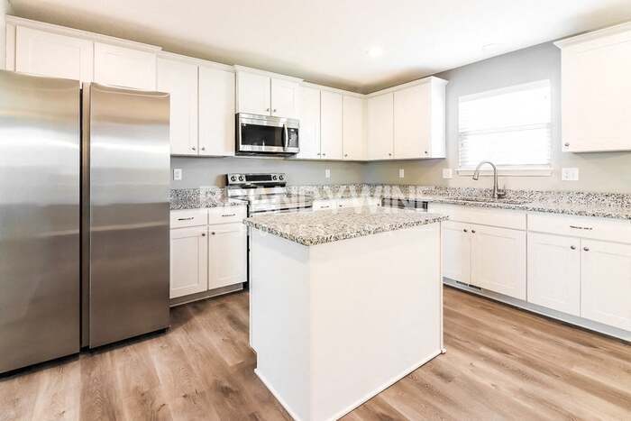 Building Photo - 708 Poplar Cir