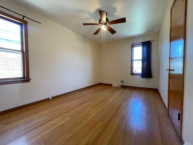 Building Photo - 5819 S Narragansett Ave