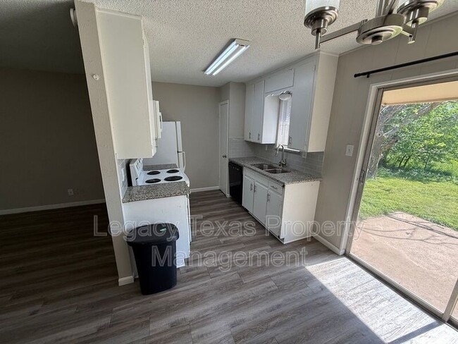 Building Photo - 1507 McAnear St