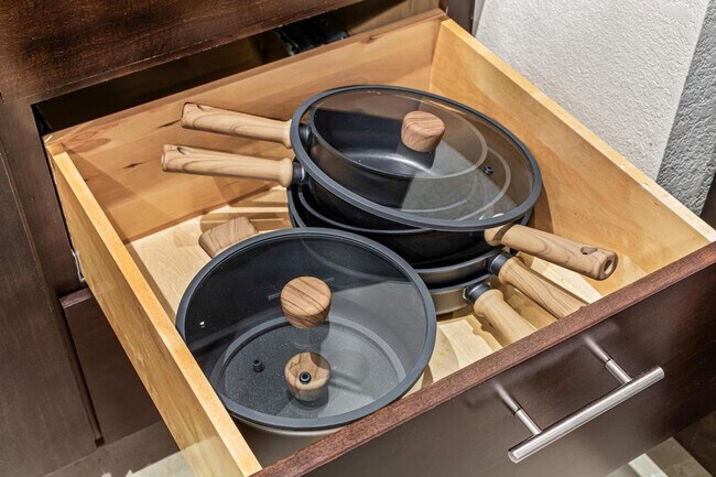 Building Photo - 301 N 7th Ave