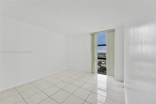 Building Photo - 20335 W Country Club Dr
