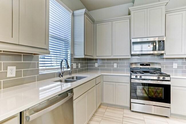 Building Photo - 2527 Terrace Point Dr