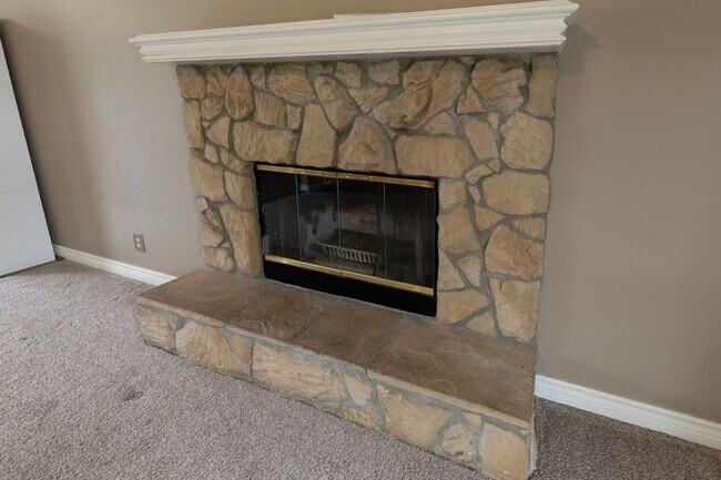 Building Photo - 16131 S Matt Ct