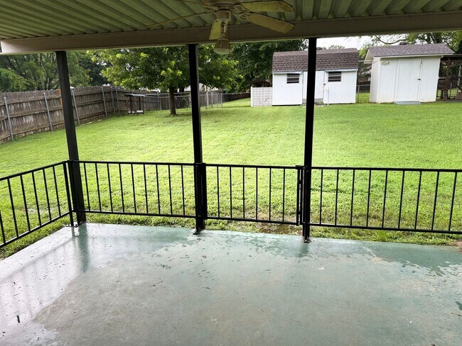Building Photo - 3 Bedroom in Springhill ISD