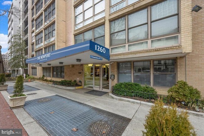 Building Photo - 1260 21st St NW