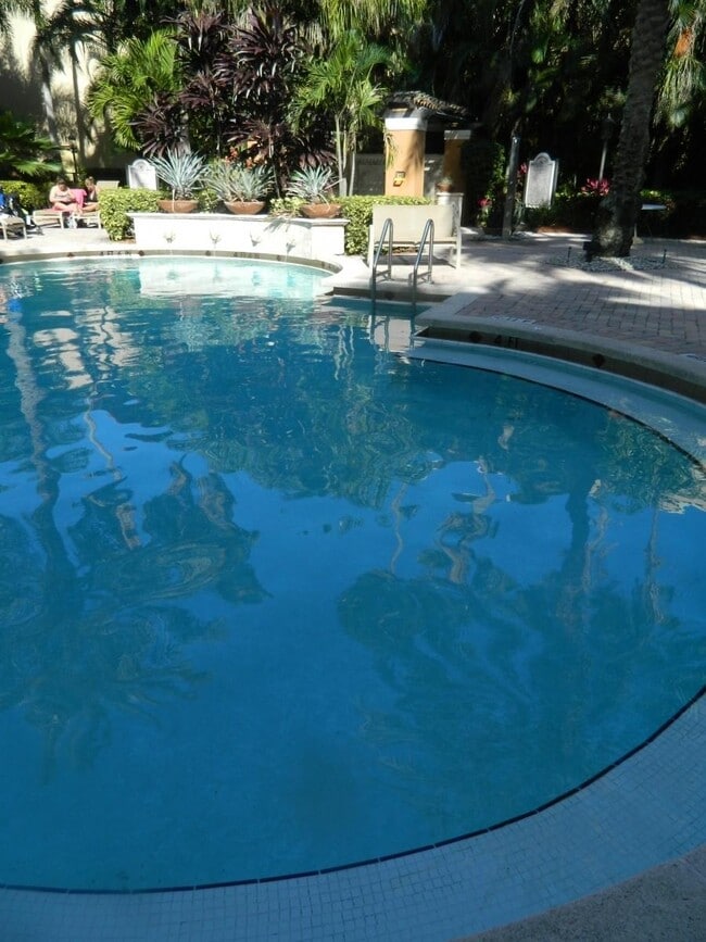 Building Photo - 460 S Rosemary Ave