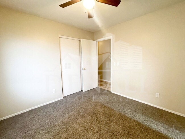 Building Photo - 8930 W Catalina Dr