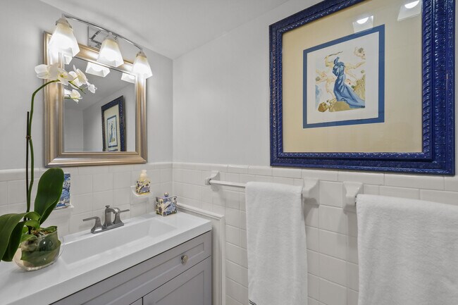 Building Photo - 170 N Ocean Blvd