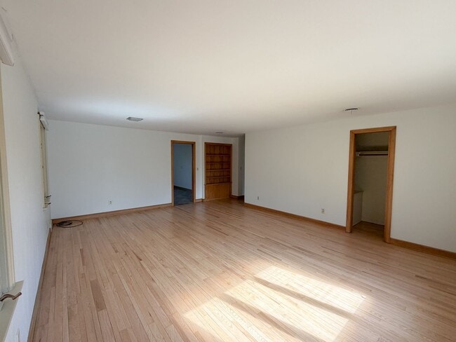 Building Photo - 318 McKinley Ave