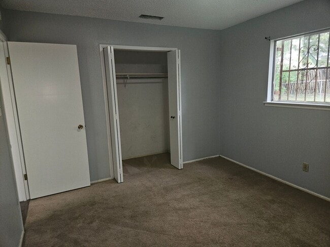 Building Photo - 2/2 Duplex in Leon Valley