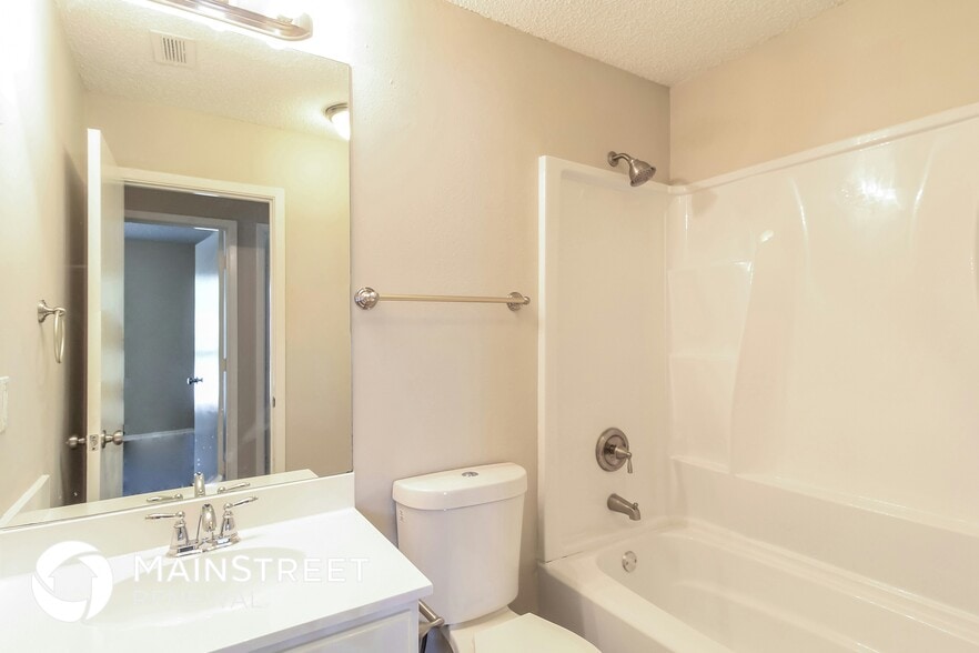 Building Photo - 6637 N Park Dr