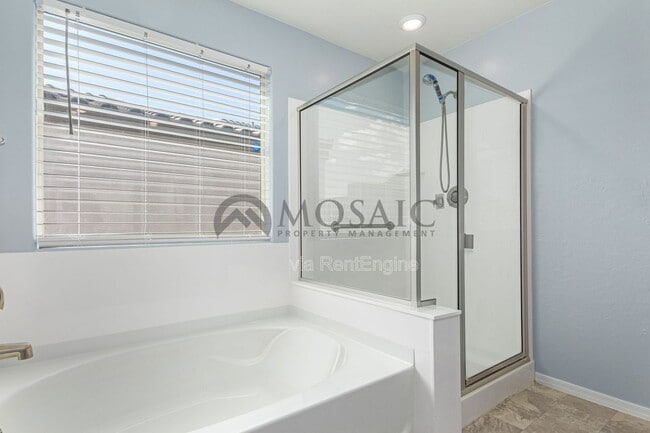 Building Photo - 1517 E Saint Catherine Ave