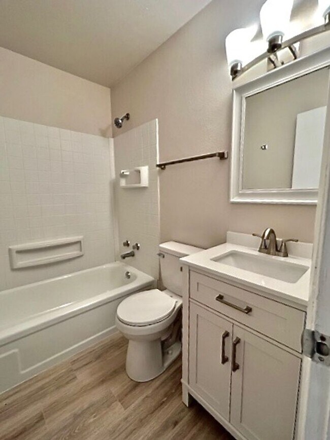 Building Photo - 3 Bed/1.5 Bath Quail Creek Condo