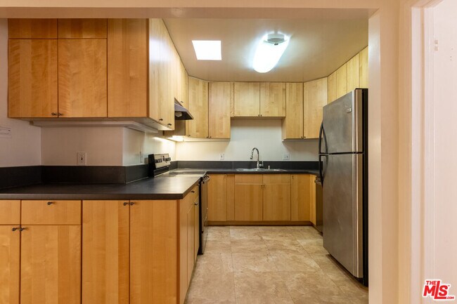 Building Photo - 1033 6th St