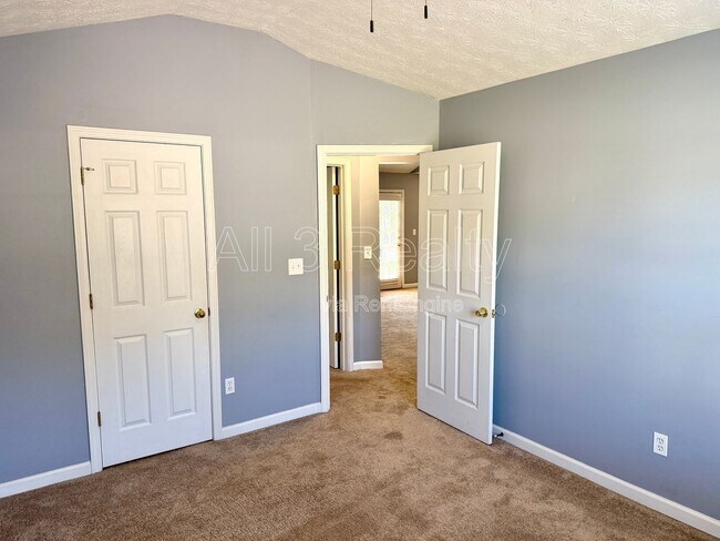 Building Photo - 11166 Knotty Pine Pl