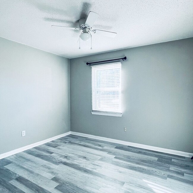 Building Photo - RENOVATED 3bed/2bth Home!