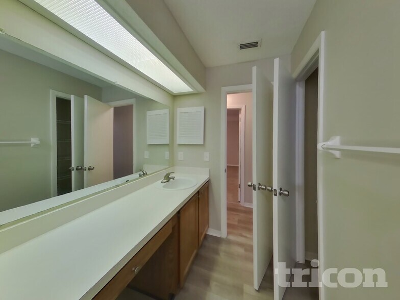 Building Photo - 6747 Long Meadow Cir S