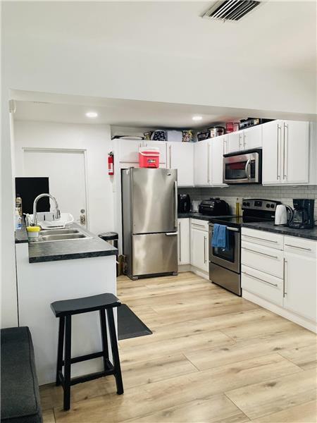 Building Photo - 2640 NE 10th Terrace