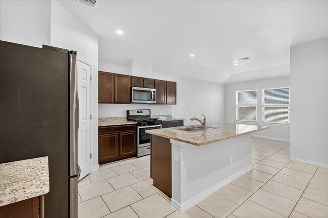 Building Photo - 3909 Shiva Dr