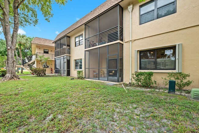 Building Photo - Fully Renovated 2 Bed / 2 Bath – Everything New!