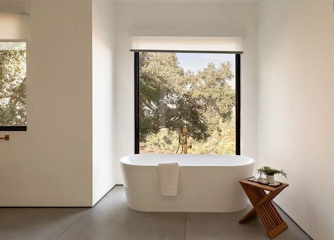 Building Photo - 13331 Mulholland Dr