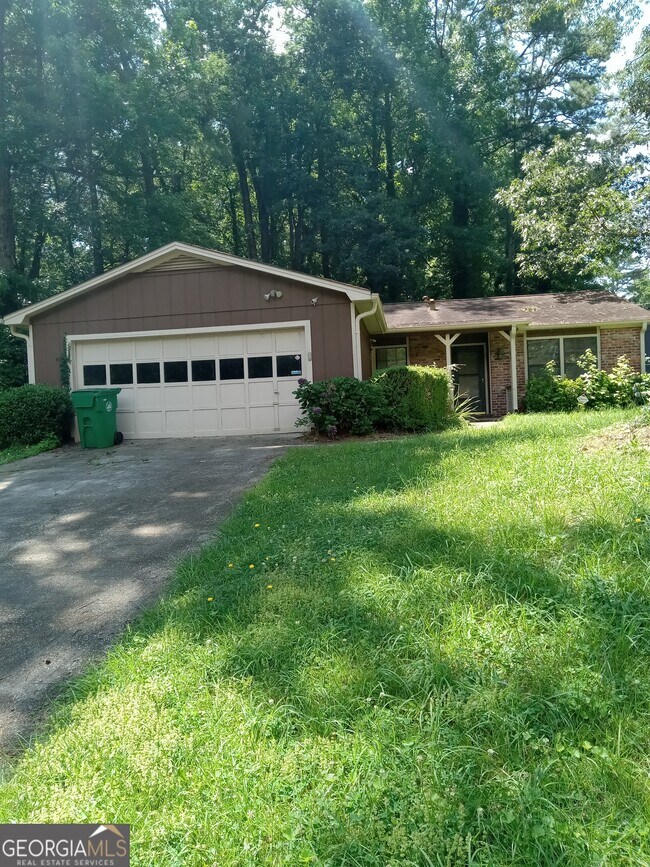 Primary Photo - 969 Redan Trail